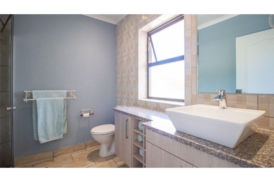6 Bedroom Property for Sale in Lovemore Park Eastern Cape